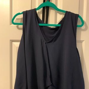 Sleeveless light weight short tunic.